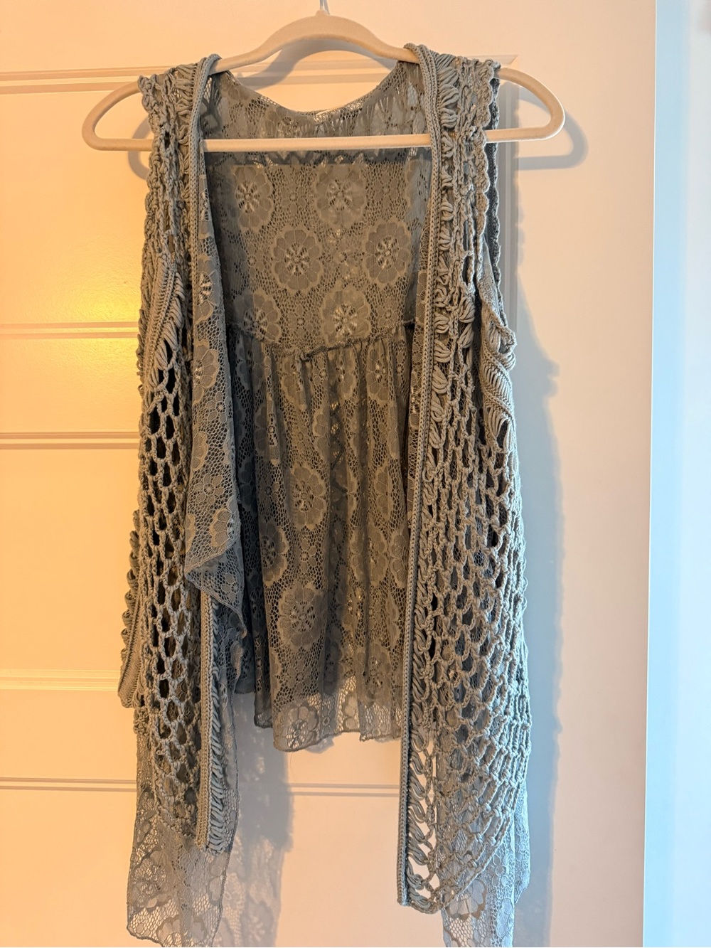 easel Light Blue Gray Crochet Lace Vest Size Large